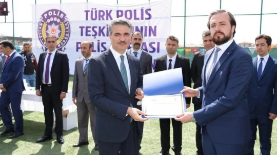 Polislerin futbol turnuvası çekişmeli geçti