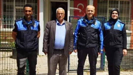 Polisten öğrencilere hediye