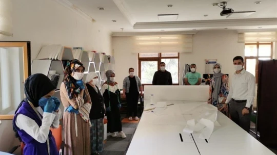 Pütürge'de de maske üretiliyor