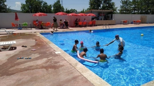 Pütürge'de ilk kez yüzme kursu açıldı
