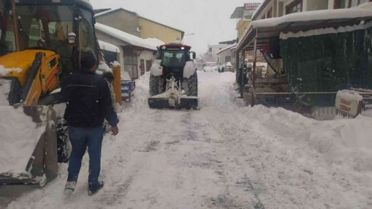 Pütürge'de karla mücadele sürüyor