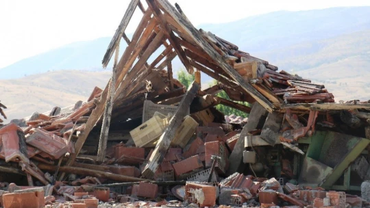 6 ev ağır hasar aldı