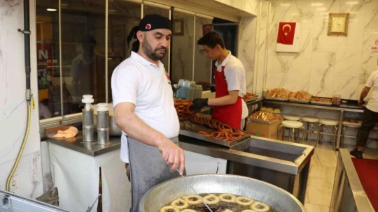 Ramazanın vazgeçilmez tatları sofraları süslüyor