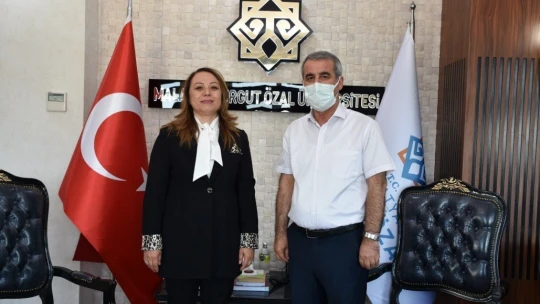 Rektör Karabulut'un kurban vekaleti Kızılay'a