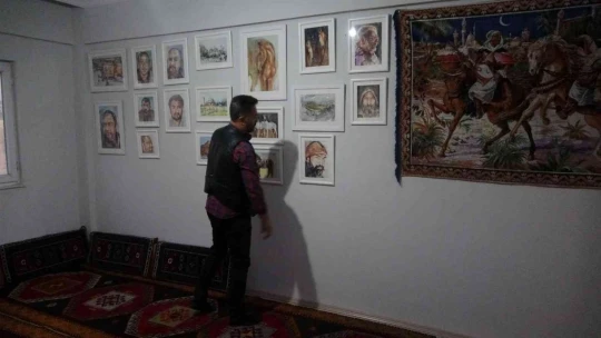 Hem resim yapıyor hem de sebze ekiyor