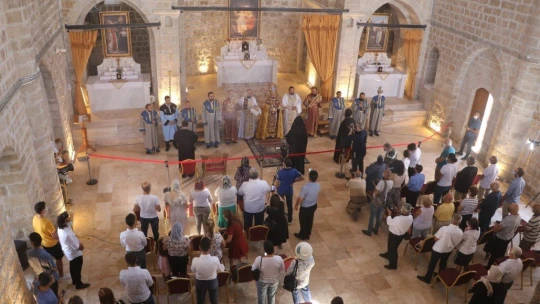 Restore edilen 128 yıllık Taşhoron Kilisesi açıldı