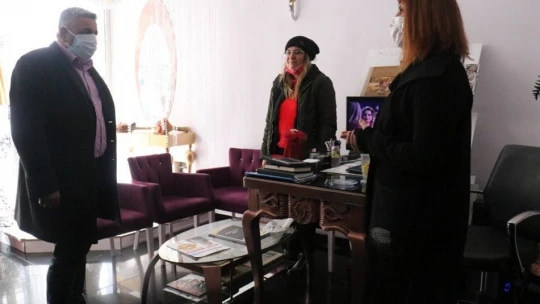 Sadıkoğlu'ndan yerel esnaf vurgusu