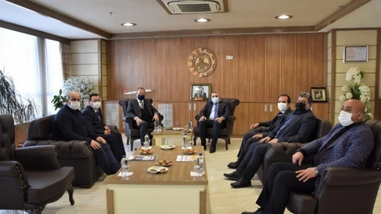 Sadıkoğlu'ndan O Başkana Davet