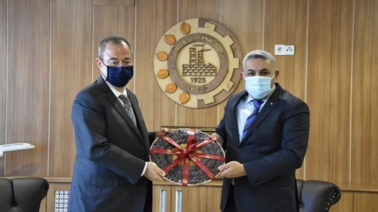 Sadıkoğlu'ndan O Başkana Davet