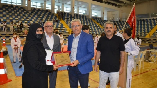 Şampiyonada şehit annesini duygulandıran resim