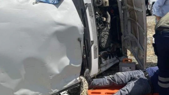 Şarampole uçan otomobilde bulunan 2 kişi yaralandı