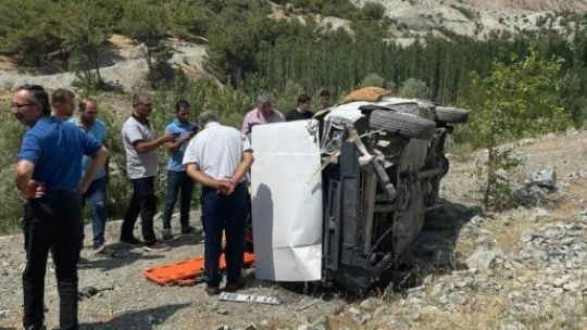 Şarampole uçan otomobilde bulunan 2 kişi yaralandı