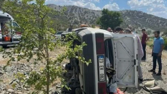Şarampole uçan otomobilde bulunan 2 kişi yaralandı