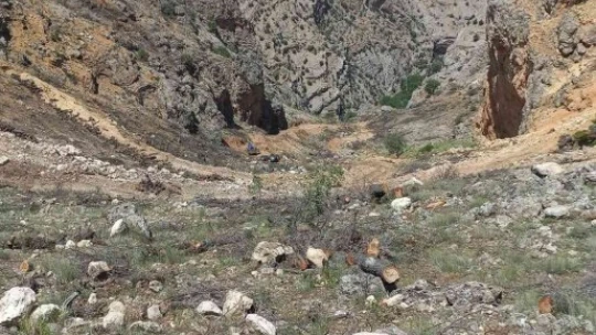 Şarampole yuvarlanan traktörün sürücüsü yaralandı