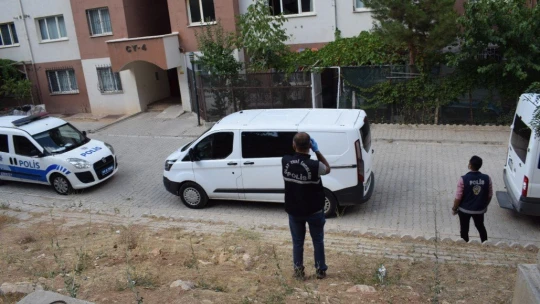 Satırla kendine zarar veren şahsı özel harekat ekipleri etkisiz hale getirdi