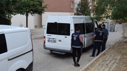 Satırla kendine zarar veren şahsı özel harekat ekipleri etkisiz hale getirdi