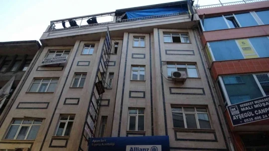 Satırlı saldırıya uğrayan genç ağır yaralandı