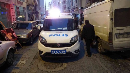 Satırlı saldırıya uğrayan genç ağır yaralandı