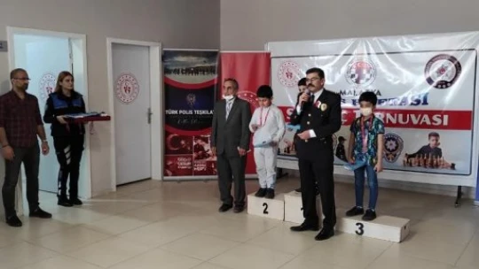 Satranç Turnuvası çekişmeli geçti