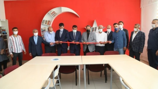 Şehit Hamit Fendoğlu Ortaokulu'na kütüphane açıldı
