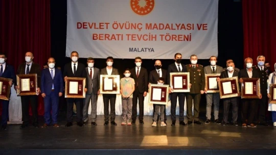Şehit yakınları ve gazilere gurur madalyası