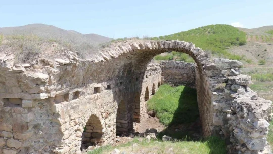 800 yıldır zamana direniyor