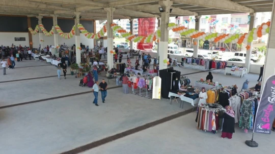 Semt pazarı fuar etkinlikleri ile hizmete girdi