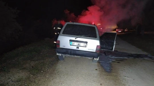 Seyir halindeki otomobil yandı