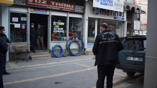 Seyir halindeki otomobilden ateş açıldı