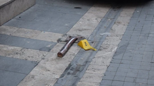 Seyir halindeki otomobilden ateş açıldı