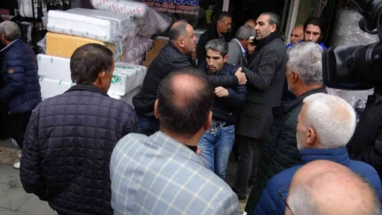 Seyyar satıcıların kavgası kanlı bitti
