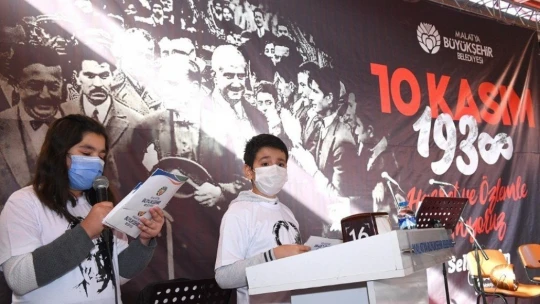 Şiir yarışmasında dereceye girenlere ödülleri verildi