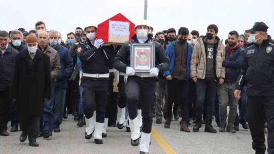 Silah kazasında hayatını kaybeden polis son yolculuğuna uğurlandı