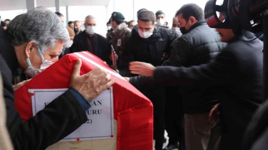 Silah kazasında hayatını kaybeden polis son yolculuğuna uğurlandı