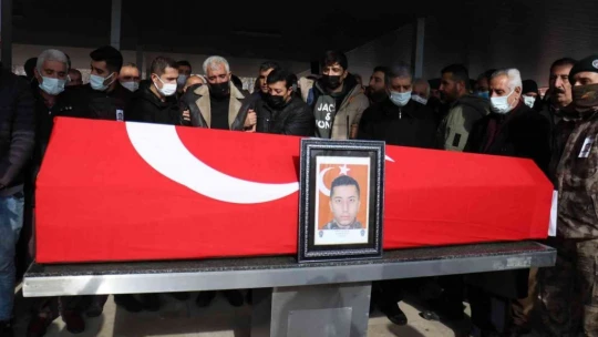 Silah kazasında hayatını kaybeden polis son yolculuğuna uğurlandı