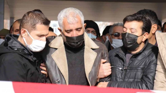 Silah kazasında hayatını kaybeden polis son yolculuğuna uğurlandı