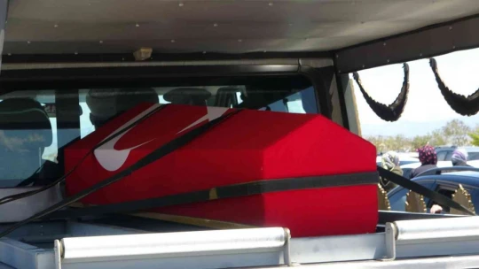 Silahını temizlerken kendisini vuran yüzbaşı son yolculuğuna uğurlandı