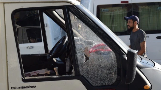 Silahlı saldırının ardından kaçarken kaza yaptı: 2 yaralı