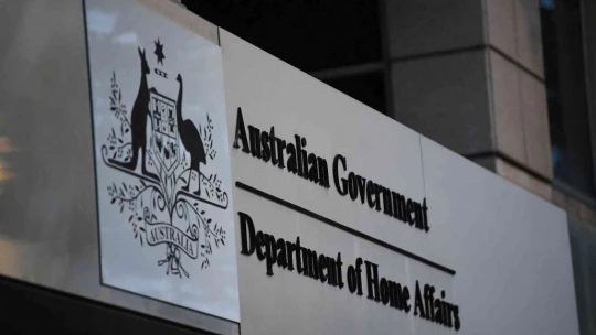 Sırp tenisçi Djokovic Avustralya'da gözaltına alındı