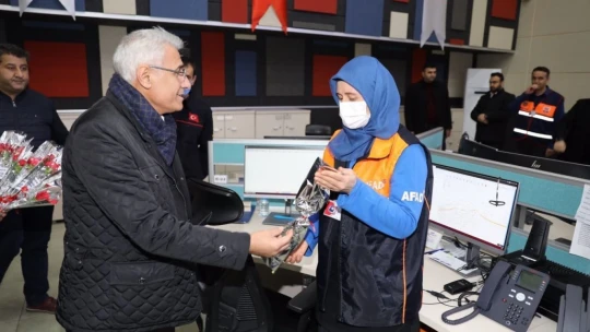 Siyasilerden anlamlı yılbaşı ziyaretleri