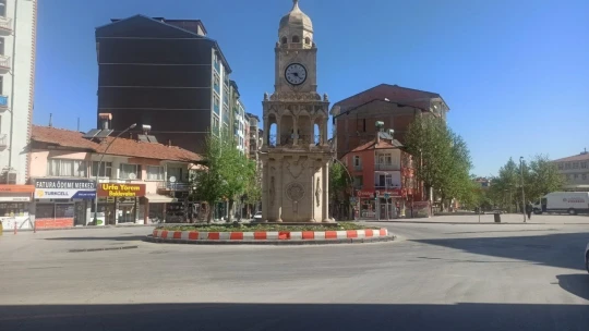 Sokağa çıkma kısıtlamasında caddeler boş