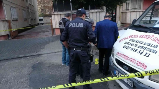 Sokak ortasında amcasına kurşun yağdırdı