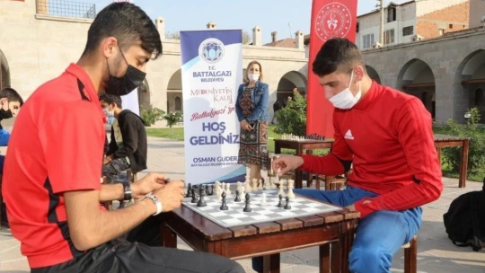 Sporcular Battalgazi'nin tarihi mekanlarında buluştu