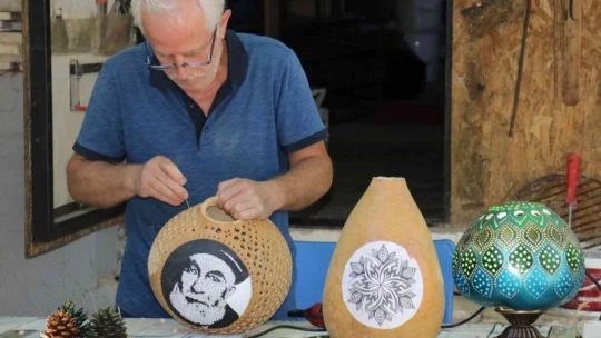 Su kabaklarını sanata dönüştürüyor