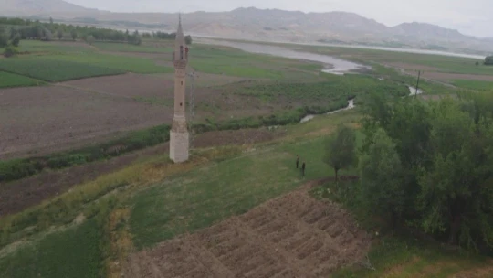 Sular altında kalan köyün 'yalnız minaresi'
