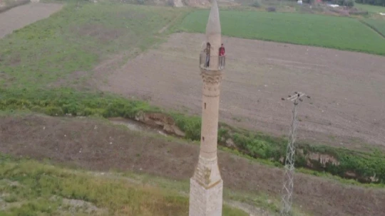 Sular altında kalan köyün 'yalnız minaresi'