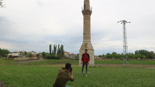 Sular altında kalan köyün 'yalnız minaresi'