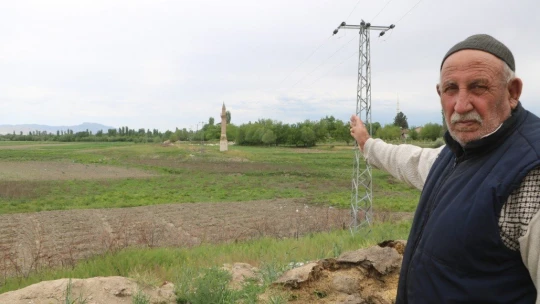 Sular altında kalan köyün 'yalnız minaresi'