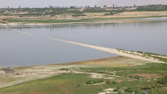 Baraj ikiye ayrıldı