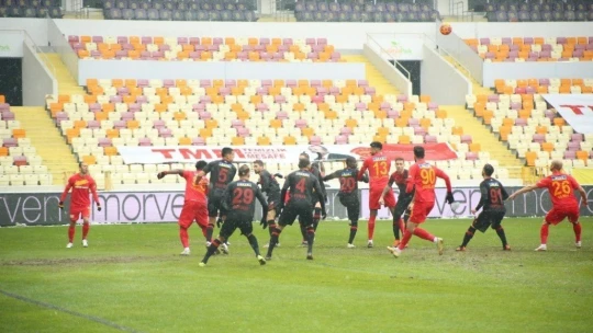 1 kırmızı... 1 puan... 0-0